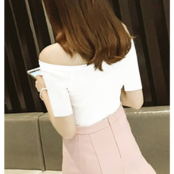 Stílusos női blúz csupasz vállval, fehér és fekete színben