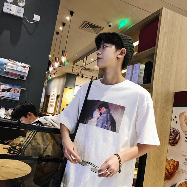 Alkalmi férfi póló fehér rátéttel