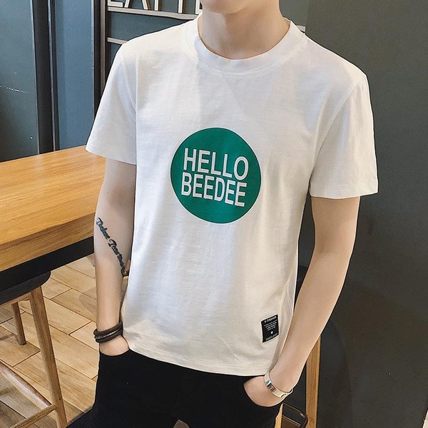 Férfi póló O-alakú gallérral, fehér és fekete felirattal