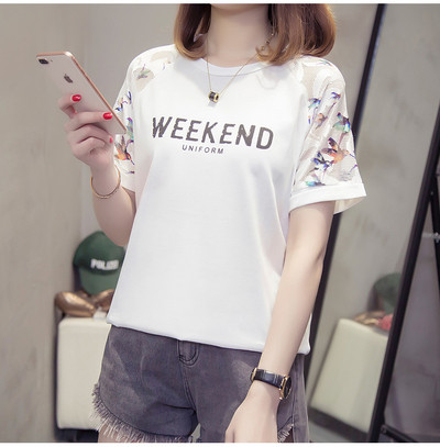 Alkalmi női póló, fehér felirattal és virágmotívumokkal