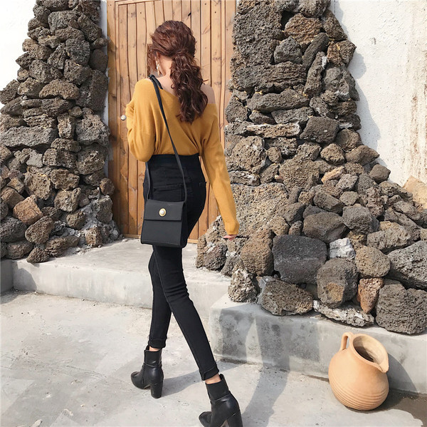 Κομψά γυναικεία τζιν με ψηλή μέση σε μαύρο και μπλε χρώμα