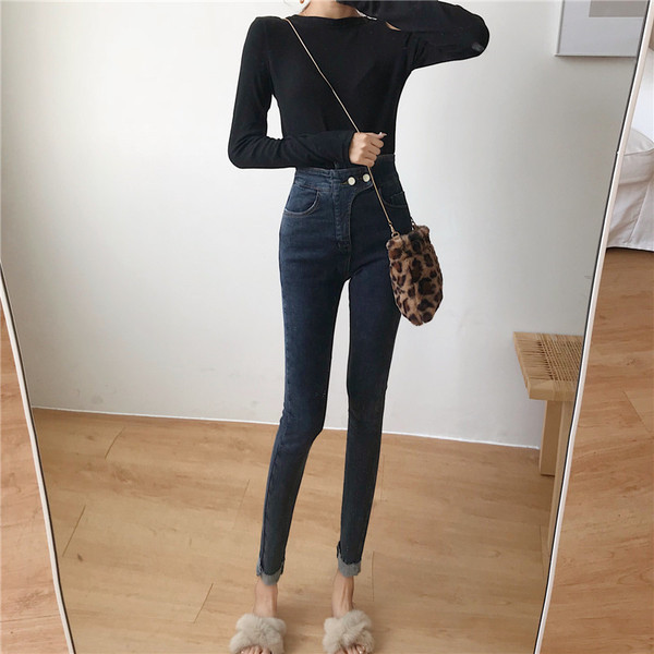 Κομψά γυναικεία τζιν με ψηλή μέση σε μαύρο και μπλε χρώμα