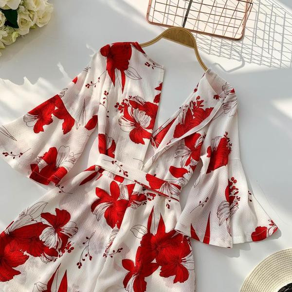 Modern női overall virágos motívummal és lótusz ujjakkal