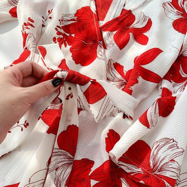 Modern női overall virágos motívummal és lótusz ujjakkal