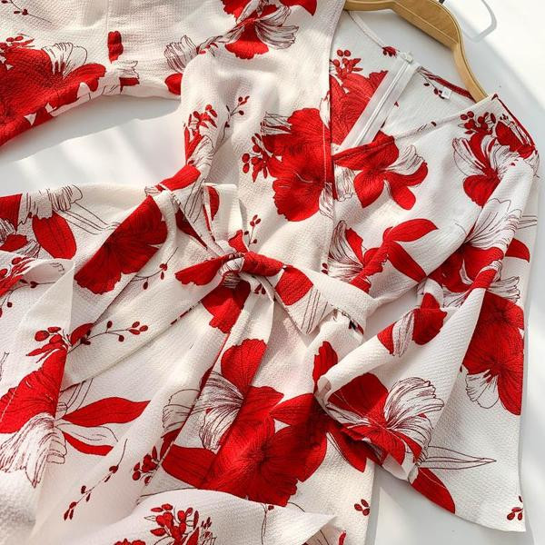 Modern női overall virágos motívummal és lótusz ujjakkal