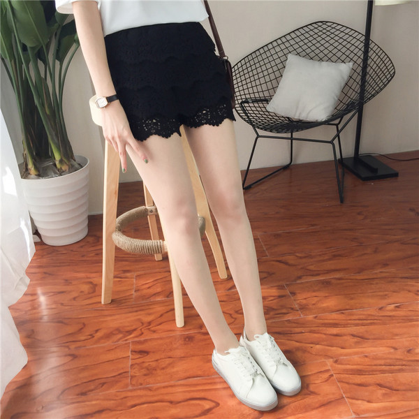 Aktuális női rövid csipke rövidnadrág két színben