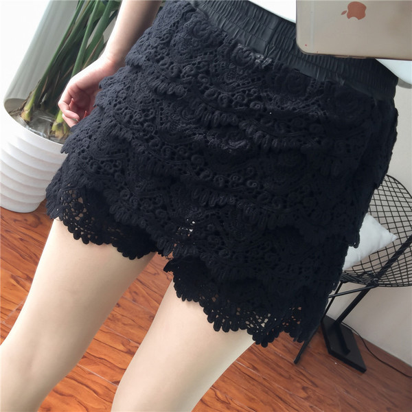 Aktuális női rövid csipke rövidnadrág két színben