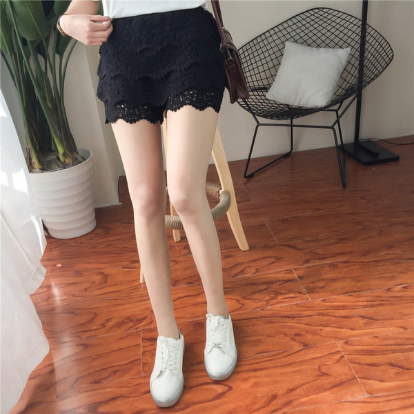 Aktuális női rövid csipke rövidnadrág két színben