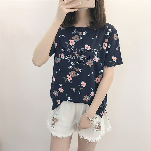 Modern női póló virágos motívumokkal, három színben