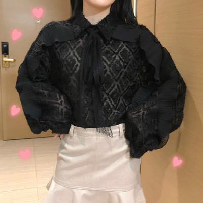 Stílusos női ing fekete-fehér színben, szalaggal