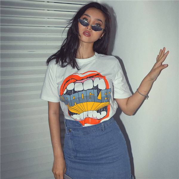 Hétköznapi női póló fehér rátéttel