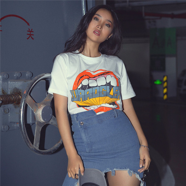 Hétköznapi női póló fehér rátéttel