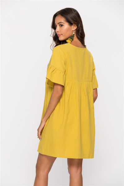 Alkalmi női ruha rövid ujjú sárga színben