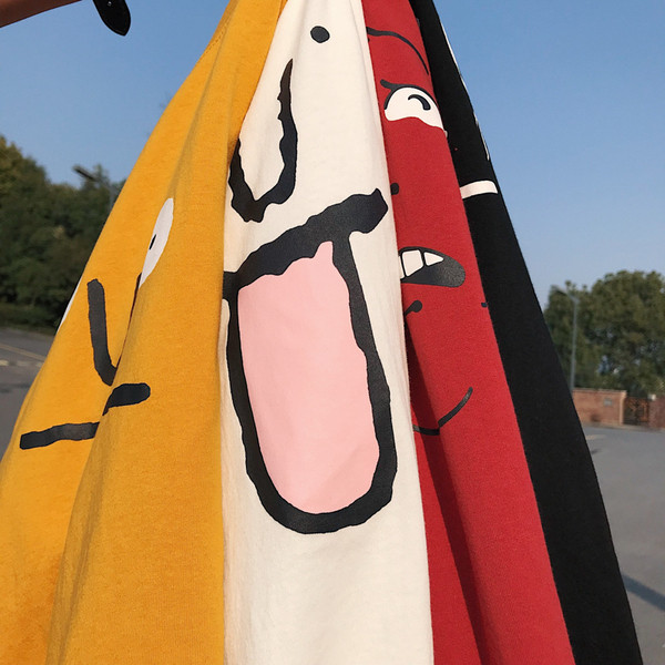 Férfi póló O-alakú gallérral és rátéttel, négy színben