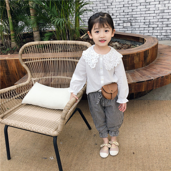 Gyereking lányoknak fehér színben, gallérján hímzéssel