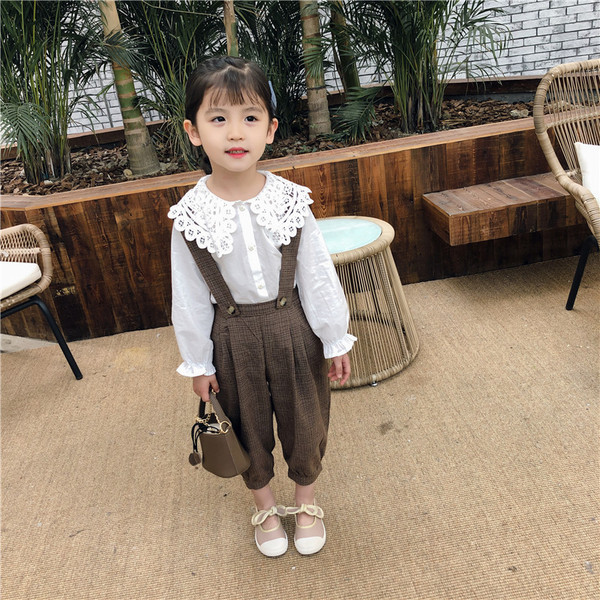 Gyereking lányoknak fehér színben, gallérján hímzéssel