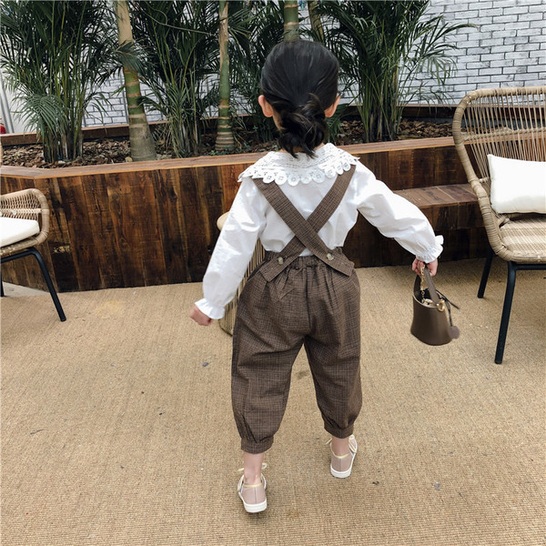 Gyereking lányoknak fehér színben, gallérján hímzéssel