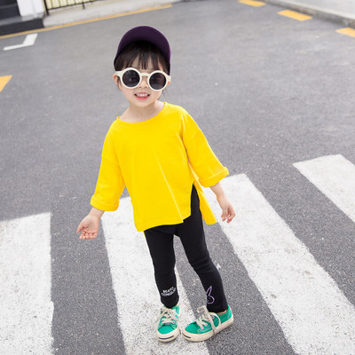 Alkalmi gyerekblúz aszimmetrikus modell három színben és nyomtatásban