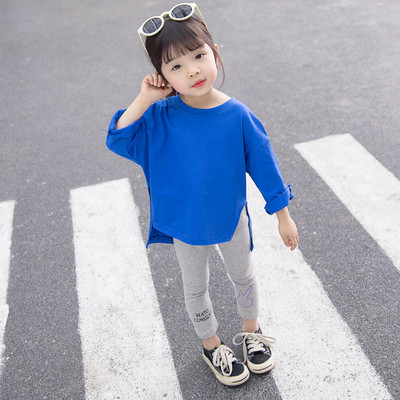 Alkalmi gyerekblúz aszimmetrikus modell három színben és nyomtatásban