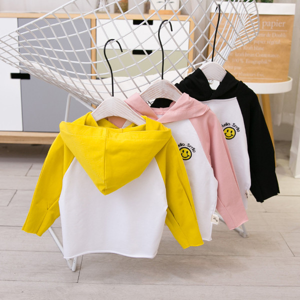 Gyerek blúz fiúknak és lányoknak kapucnival és rátéttel - három színben