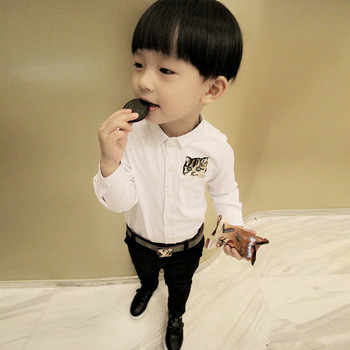 Μοντέρνο παιδικό πουκάμισο με άσπρο και μαύρο χρώμα