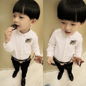 Μοντέρνο παιδικό πουκάμισο με άσπρο και μαύρο χρώμα