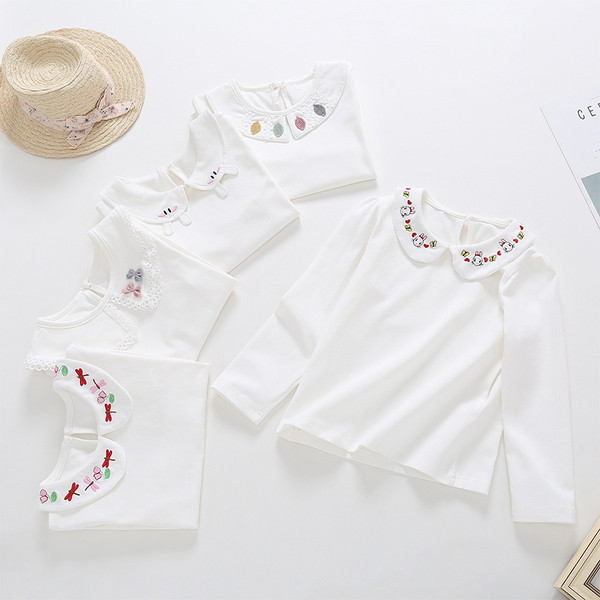 Friss gyerekblúz lányoknak fehér színben, hímzéssel és hosszú ujjal