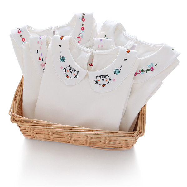 Friss gyerekblúz lányoknak fehér színben, hímzéssel és hosszú ujjal