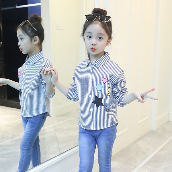 Ριγέ παιδικό πουκάμισο για κορίτσια με έμβλημα σε δύο χρώματα