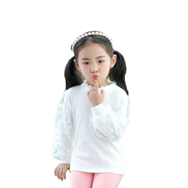 Stílusos gyerek blúz lányoknak fehér színben, csipkével és hímzéssel