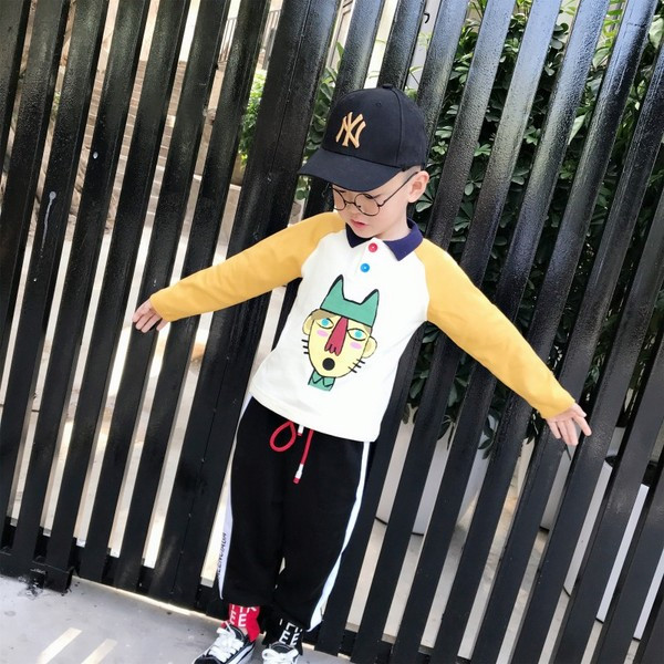 Gyerek blúz fiúknak gallérral és rátéttel, két színben