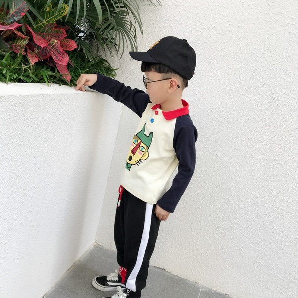 Gyerek blúz fiúknak gallérral és rátéttel, két színben