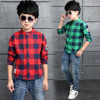 Μοντέρνο παιδικό πουκάμισο με έγχρωμο έμβλημα σε δύο χρώματα