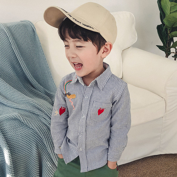 Modern csíkos gyereking fiúknak hímzéssel