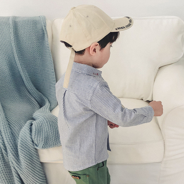 Modern csíkos gyereking fiúknak hímzéssel