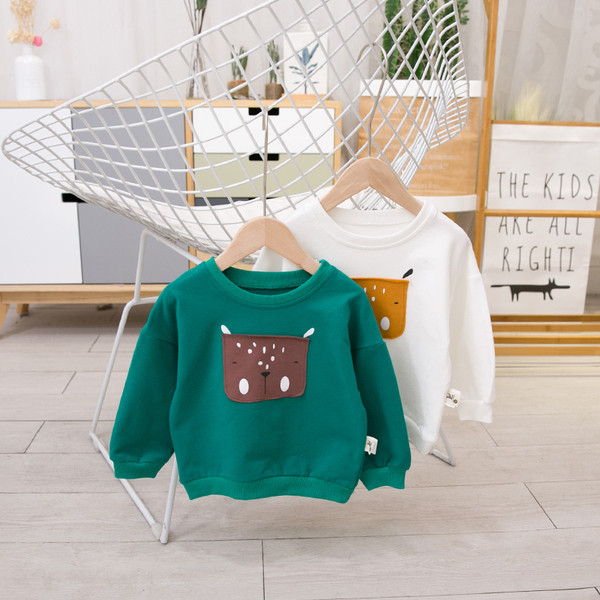 Gyerek blúz fiúknak fehér és zöld színben emblémával