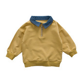 Modern gyerek blúz fiúknak fehér és sárga gallérral