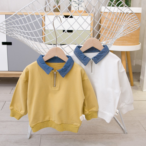 Modern gyerek blúz fiúknak fehér és sárga gallérral