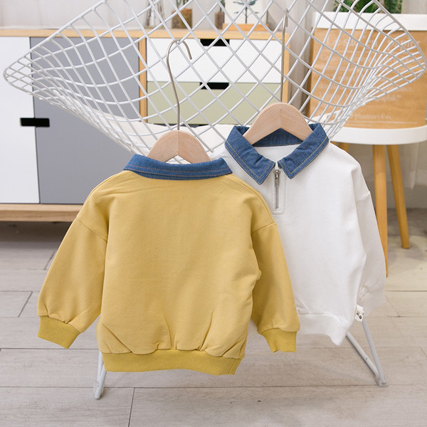 Modern gyerek blúz fiúknak fehér és sárga gallérral