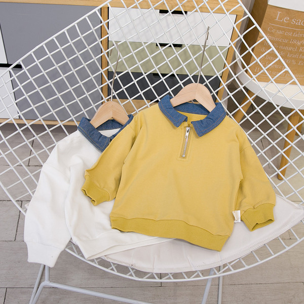 Modern gyerek blúz fiúknak fehér és sárga gallérral