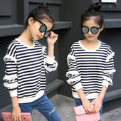 Μοντέρνα παιδική μπλούζα με λαιμόκοψη