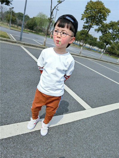 Gyerek blúz fiúknak hosszú ujjal, O-alakú gallérral, két színben