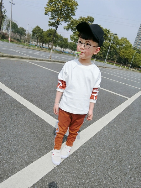 Gyerek blúz fiúknak hosszú ujjal, O-alakú gallérral, két színben