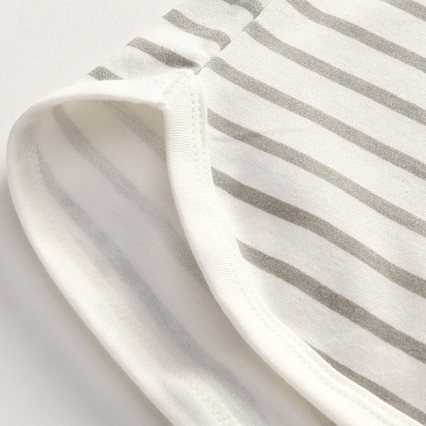 Gyermek csíkos blúz fiúknak rátéttel és O-alakú gallérral