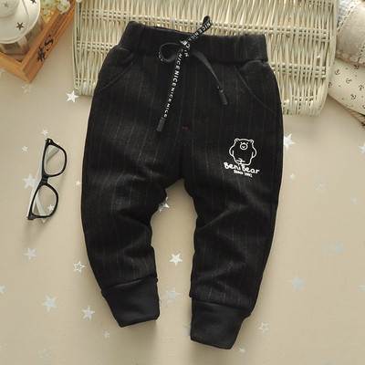 Модерен детски панталон за момчета в черен цвят с апликация