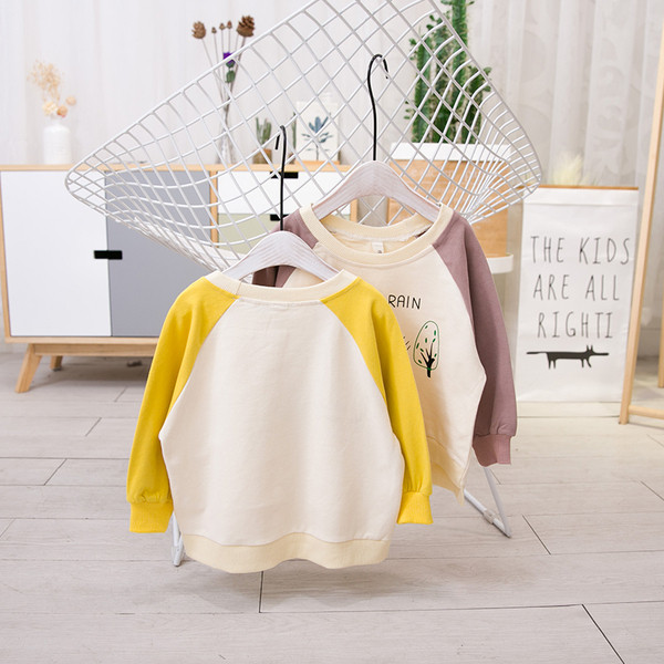 Gyermek blúz fiúknak rátéttel és felirattal, két színben