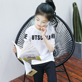 Модерна детска блуза за момиче в бял и черен цвят с надпис 