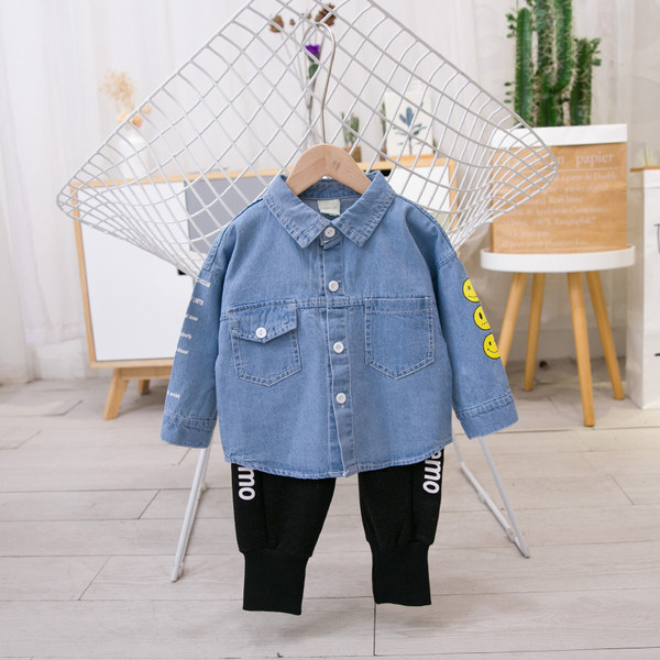 Gyermek farmer ing fiúknak színes rátéttel és zsebekkel