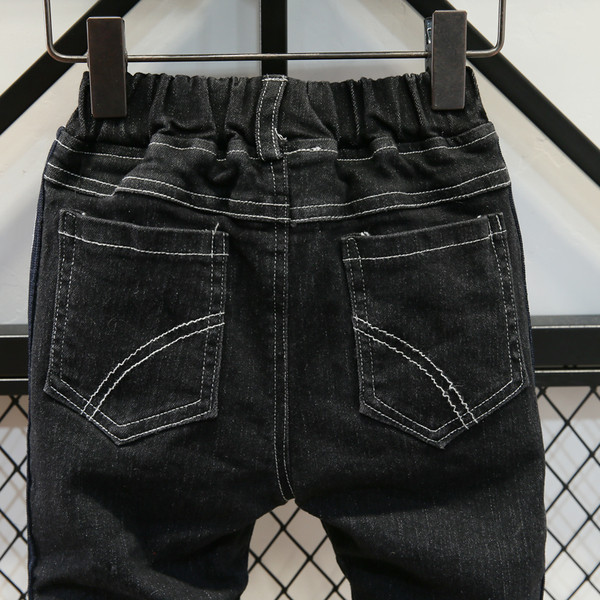 Modern gyerekfarmer fekete színben, színes szegéllyel