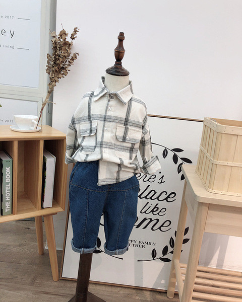 Gyermek kockás ing fiúknak hosszú ujjal és zsebekkel